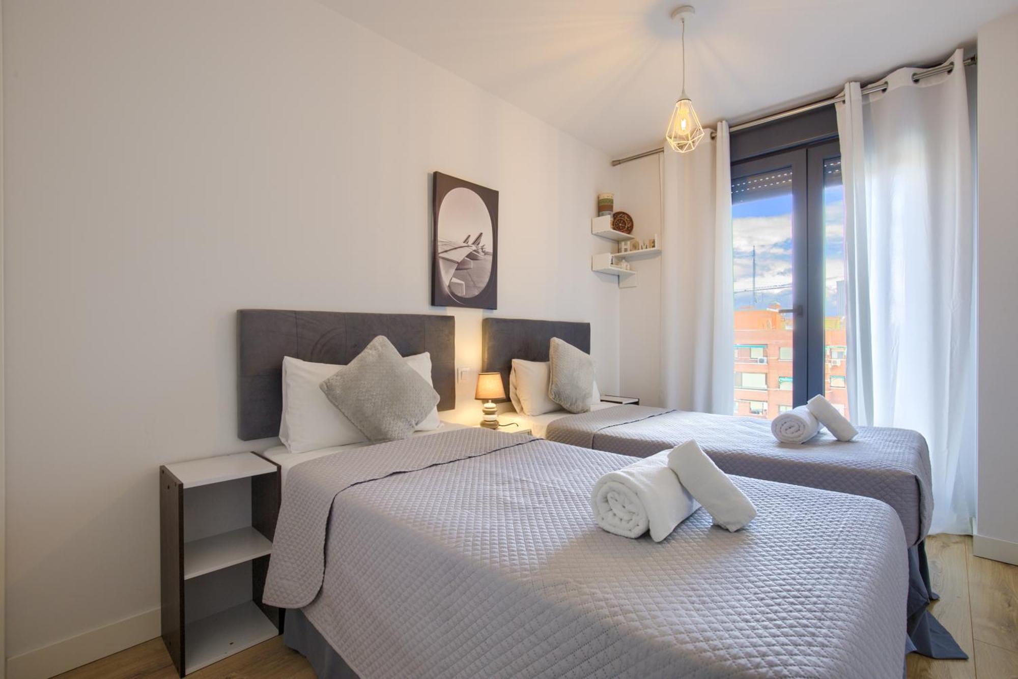 2B2B Deluxe apartment - Jardines de Cuatro Caminos - Business District - Santiago Bernabéu Madrid Esterno foto